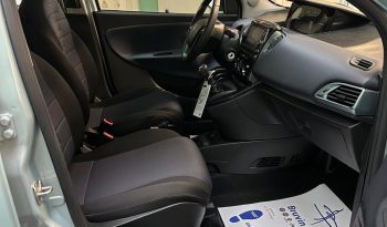 Lancia Ypsilon 1.0 Hybrid 70 CV – Platino, CarPlay E Retrocamera pieno