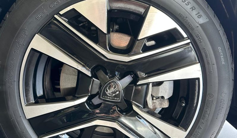 Peugeot 208 Allure Pack 2025 – Stile Moderno e Guida Dinamica pieno