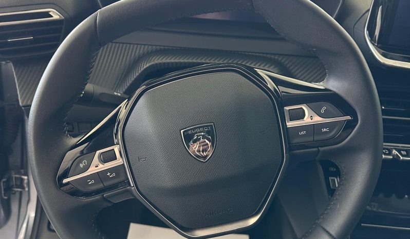 Peugeot 208 Allure Pack 2025 – Stile Moderno e Guida Dinamica pieno