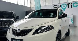 Lancia Ypsilon 70 CV Hybrid | Apple CarPlay | Platino