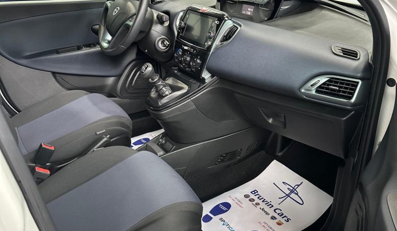 Lancia Ypsilon 70 CV Hybrid | Apple CarPlay | Platino pieno