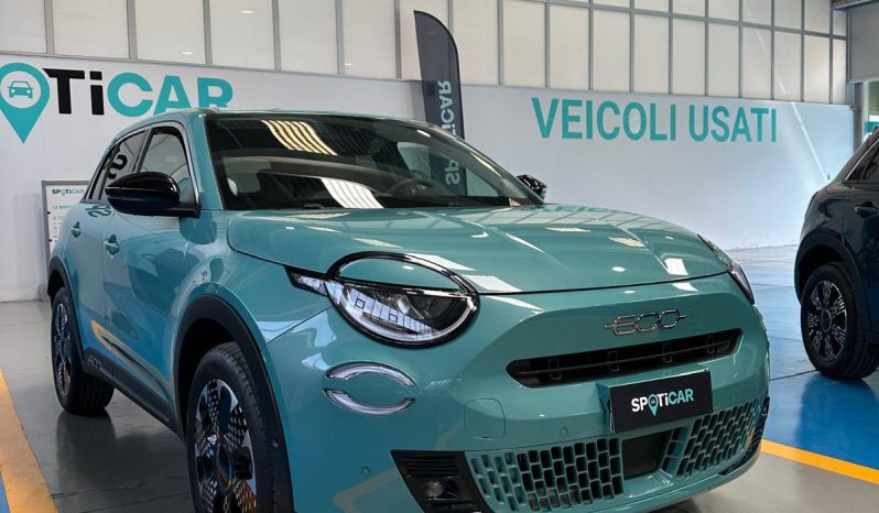 La Nuova FIAT 600 Che Fa Girare la Testa pieno