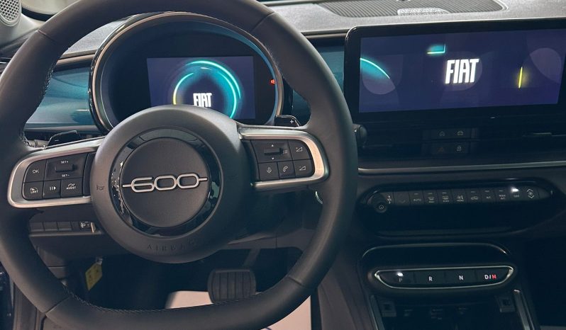 145 CV DI EMOZIONI | NUOVA FIAT 600 HYBRID pieno