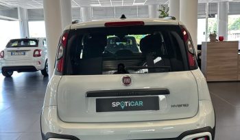 Panda Cross 2024 Hybrid: consumi bassi, stile top pieno
