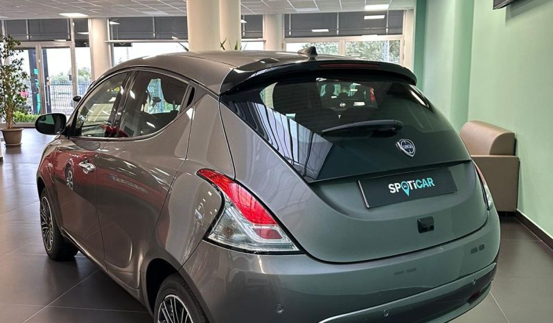 Ypsilon Platino Hybrid 2024 – Full Optional pieno