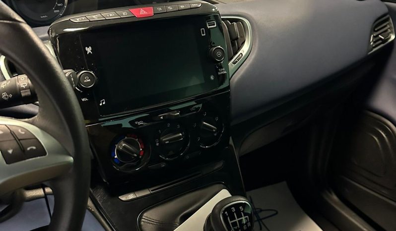 Ypsilon Platino Hybrid 2024 – Full Optional pieno
