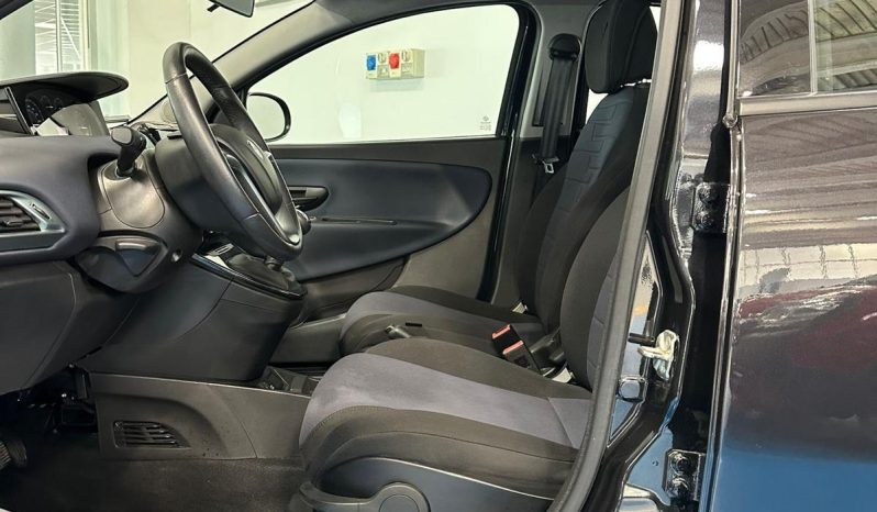Lancia Ypsilon Platino Hybrid 2024 – Disponibile Subito! pieno