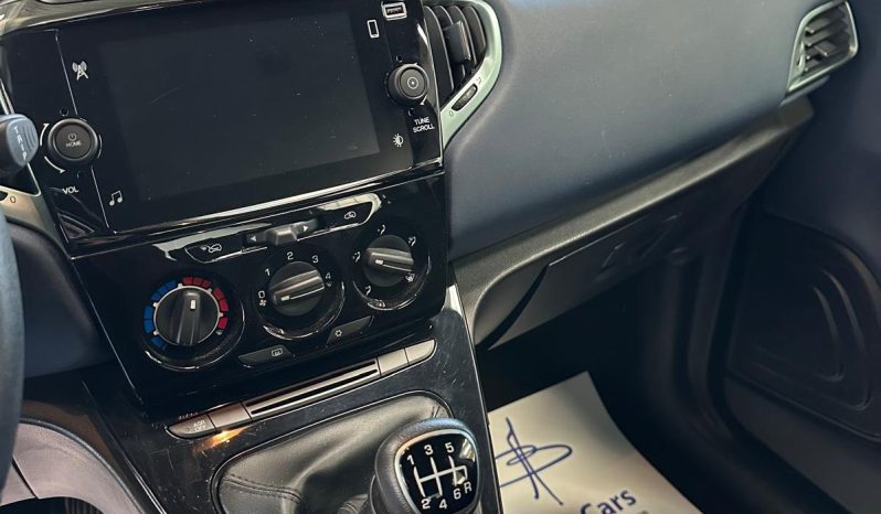 LANCIA YPSILON PLATINO HYBRID – TOP DI GAMMA 2024 pieno