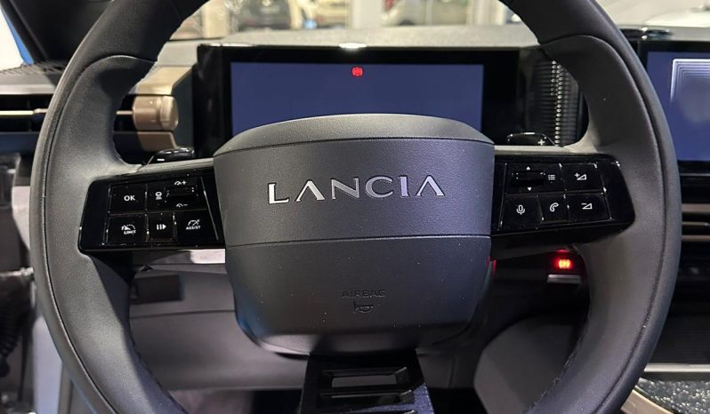 YPSILON HYBRID AUTOMATICA – LA CITY CAR PREMIUM ITALIANA pieno