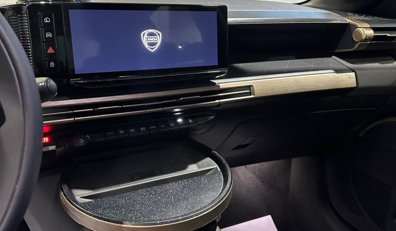 YPSILON HYBRID AUTOMATICA – LA CITY CAR PREMIUM ITALIANA pieno