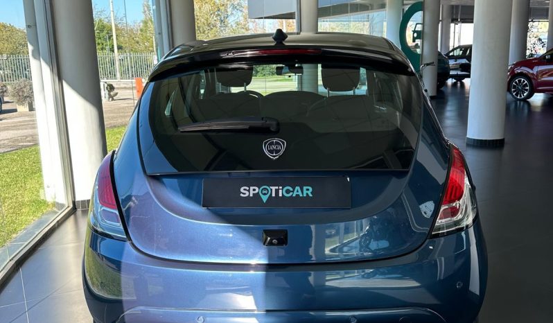 LA CITY CAR CHE NON PASSA MAI DI MODA pieno
