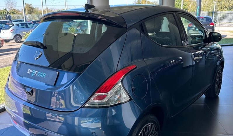 LA CITY CAR CHE NON PASSA MAI DI MODA pieno