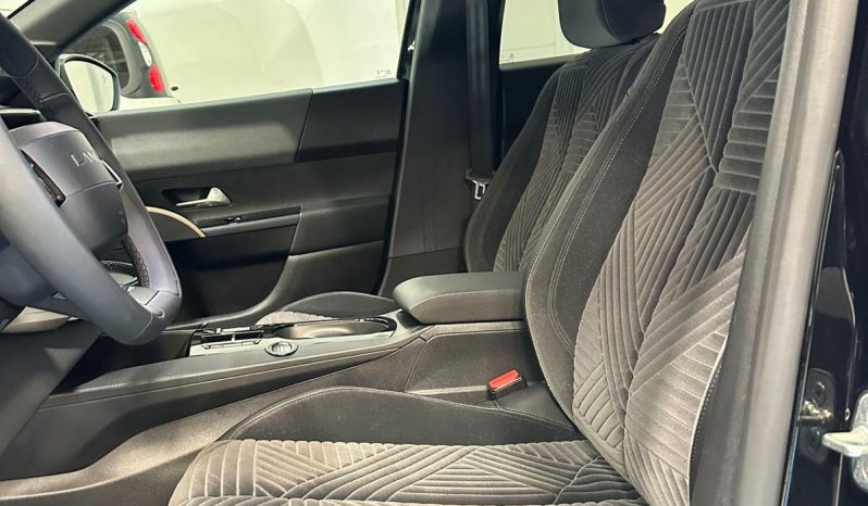 Nuova Ypsilon LX Hybrid 100 CV Automatica – Eleganza Senza Compromessi pieno