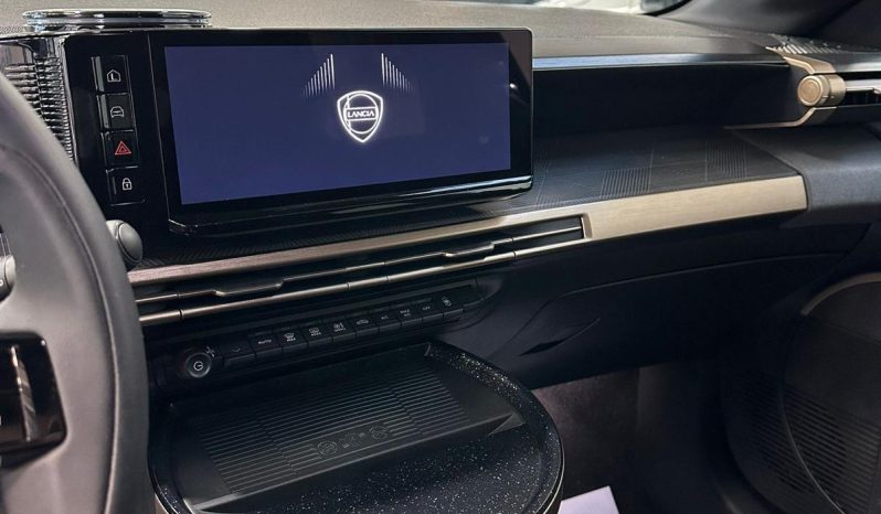 Nuova Ypsilon LX Hybrid 100 CV Automatica – Eleganza Senza Compromessi pieno
