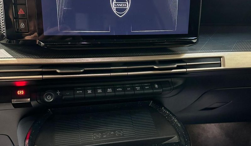 Nuova Ypsilon LX Hybrid 100 CV Automatica – Eleganza Senza Compromessi pieno