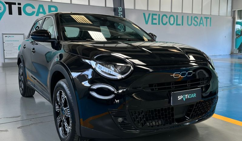 ✨ Nuova Fiat 600 Pop Hybrid: il SUV compatto che cambia il tuo modo di guidare. pieno