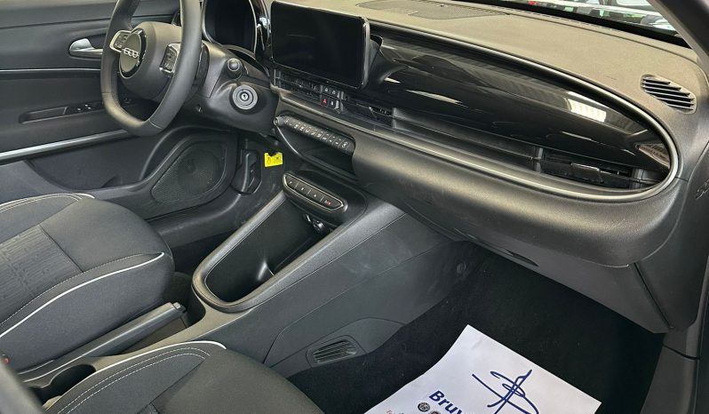 ✨ Nuova Fiat 600 Pop Hybrid: il SUV compatto che cambia il tuo modo di guidare. pieno