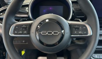 ✨ Nuova Fiat 600 Pop Hybrid: il SUV compatto che cambia il tuo modo di guidare. pieno