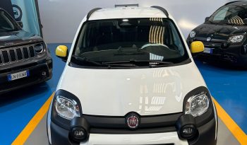 PRONTA A PARTIRE: NUOVA FIAT PANDINA CROSS HYBRID pieno