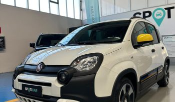 PRONTA A PARTIRE: NUOVA FIAT PANDINA CROSS HYBRID pieno
