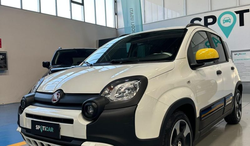 PRONTA A PARTIRE: NUOVA FIAT PANDINA CROSS HYBRID pieno