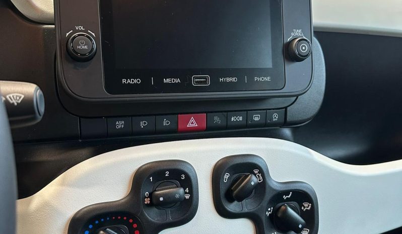PRONTA A PARTIRE: NUOVA FIAT PANDINA CROSS HYBRID pieno