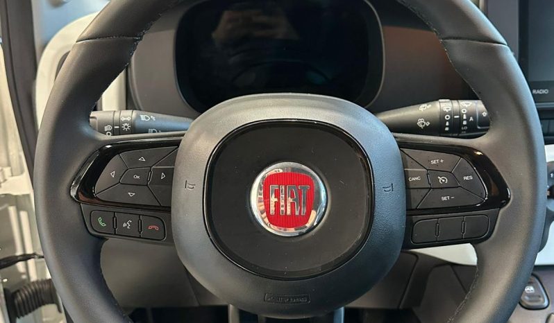 PRONTA A PARTIRE: NUOVA FIAT PANDINA CROSS HYBRID pieno