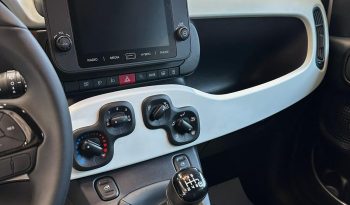 PRONTA A PARTIRE: NUOVA FIAT PANDINA CROSS HYBRID pieno