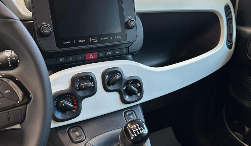 PRONTA A PARTIRE: NUOVA FIAT PANDINA CROSS HYBRID pieno