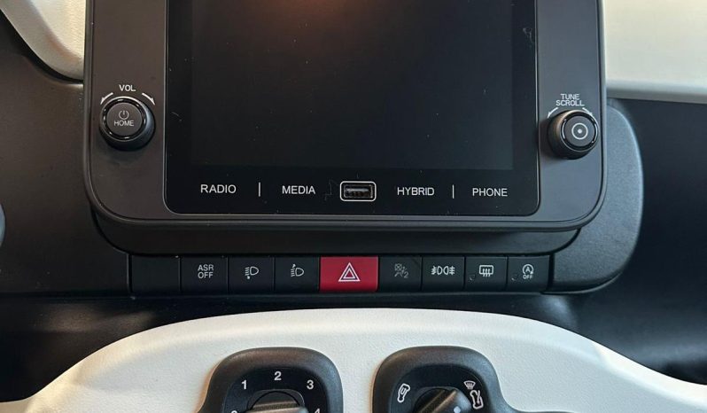 PRONTA A PARTIRE: NUOVA FIAT PANDINA CROSS HYBRID pieno