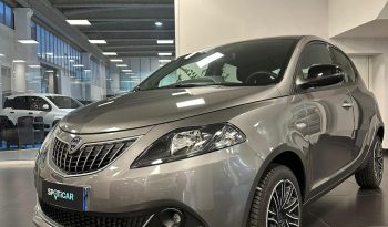 PICCOLA FUORI, PREMIUM DENTRO. pieno
