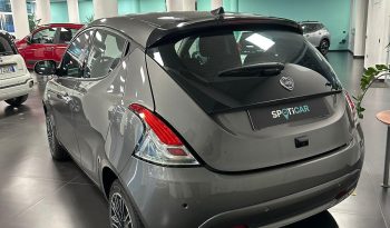 PICCOLA FUORI, PREMIUM DENTRO. pieno