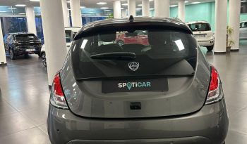 PICCOLA FUORI, PREMIUM DENTRO. pieno