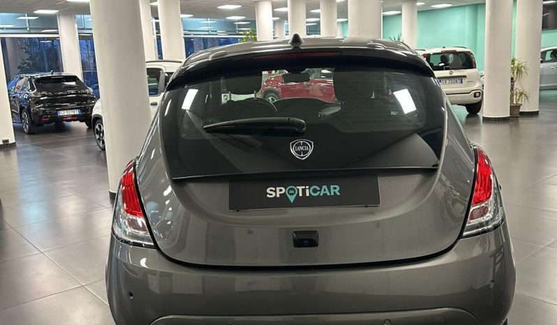 PICCOLA FUORI, PREMIUM DENTRO. pieno