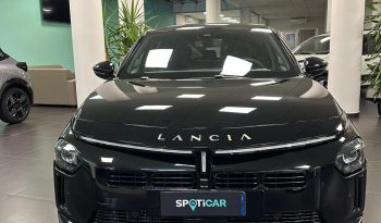 Il lusso urbano ha un nuovo nome: Ypsilon LX Hybrid pieno