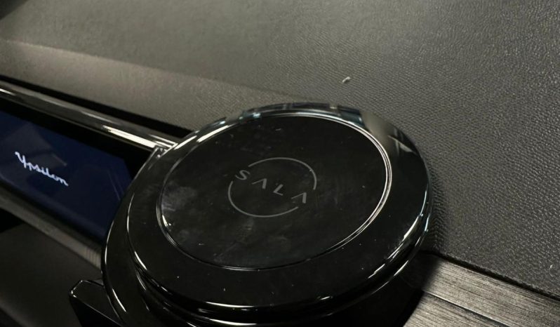 Il lusso urbano ha un nuovo nome: Ypsilon LX Hybrid pieno