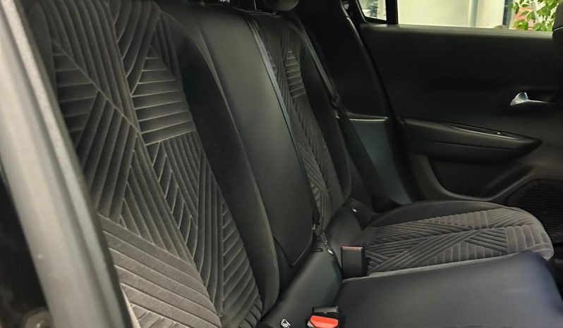Il lusso urbano ha un nuovo nome: Ypsilon LX Hybrid pieno