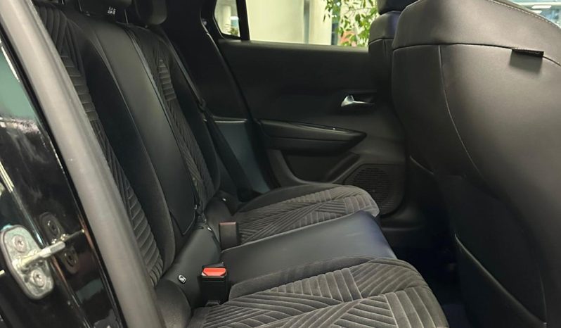 Il lusso urbano ha un nuovo nome: Ypsilon LX Hybrid pieno