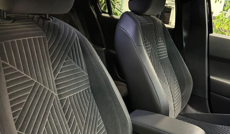 Il lusso urbano ha un nuovo nome: Ypsilon LX Hybrid pieno