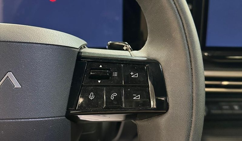 Il lusso urbano ha un nuovo nome: Ypsilon LX Hybrid pieno