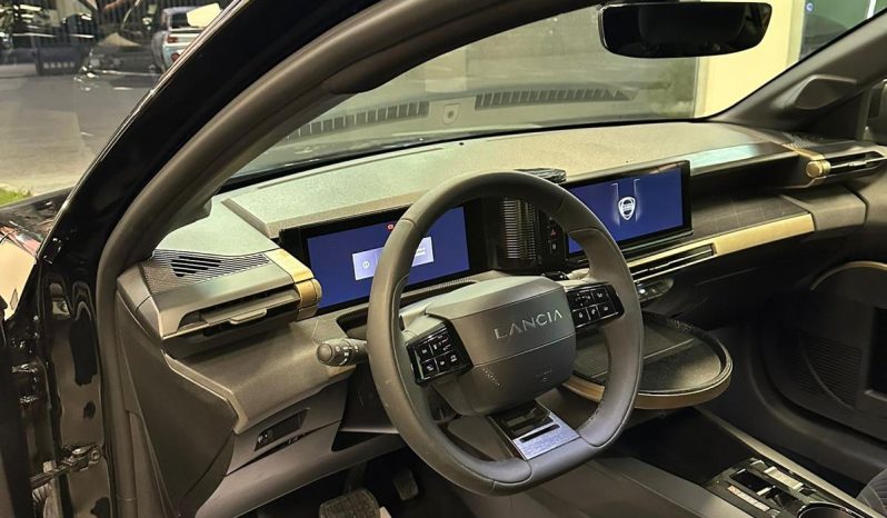 Il lusso urbano ha un nuovo nome: Ypsilon LX Hybrid pieno