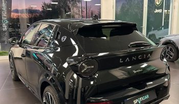 Il lusso urbano ha un nuovo nome: Ypsilon LX Hybrid pieno