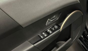 Il lusso urbano ha un nuovo nome: Ypsilon LX Hybrid pieno