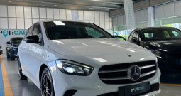 SALI A BORDO DI UNA MERCEDES! CLASSE B AUTOMATICA