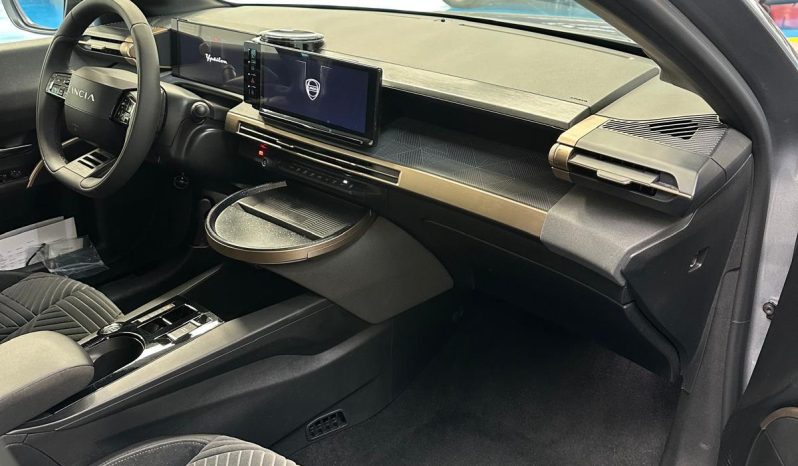 YPSILON LX HYBRID – IL MASSIMO DELLA NUOVA GENERAZIONE LANCIA pieno