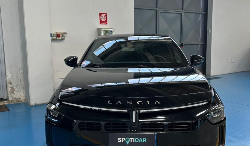 Eleganza italiana, tecnologia e cambio automatico: scopri la nuova Ypsilon LX. pieno