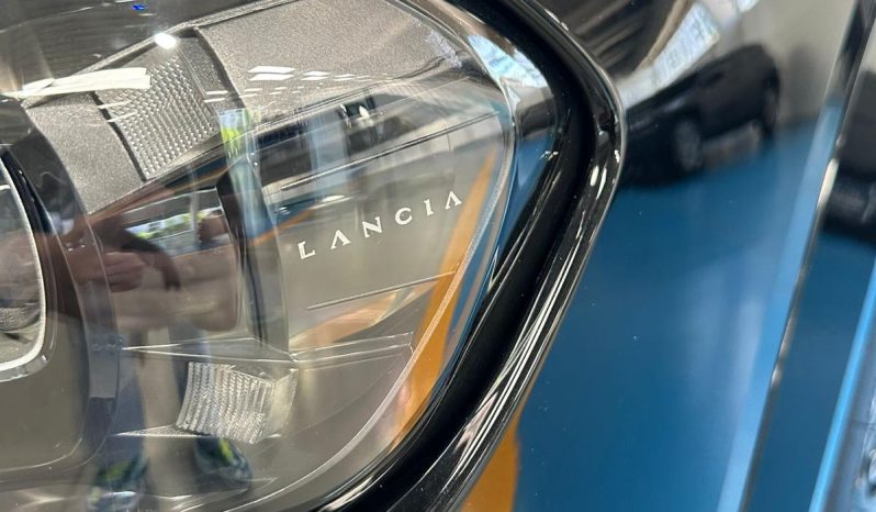 Eleganza italiana, tecnologia e cambio automatico: scopri la nuova Ypsilon LX. pieno