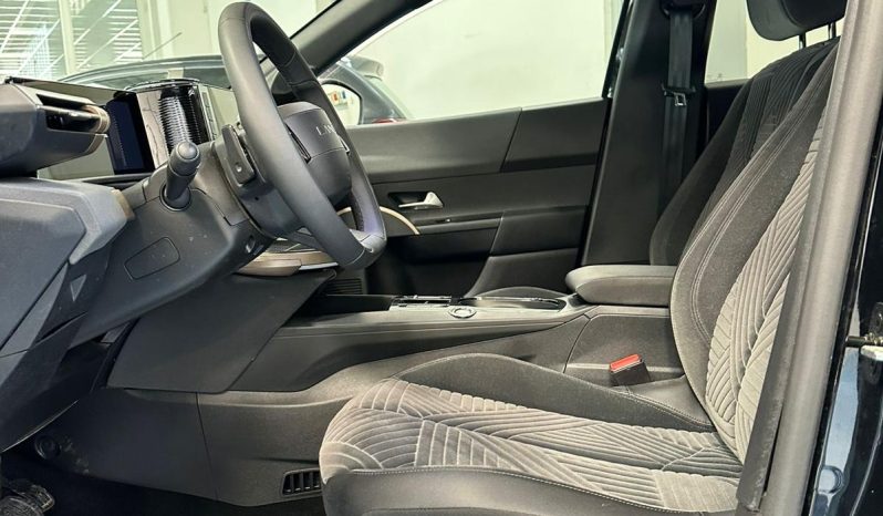 Eleganza italiana, tecnologia e cambio automatico: scopri la nuova Ypsilon LX. pieno