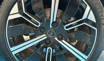 Eleganza italiana, tecnologia e cambio automatico: scopri la nuova Ypsilon LX. pieno