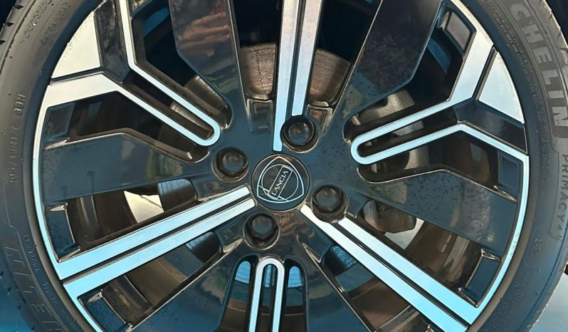 Eleganza italiana, tecnologia e cambio automatico: scopri la nuova Ypsilon LX. pieno